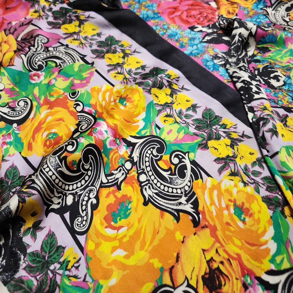 VERSACE Floral Patterned Dress with Vibrant Colors - Picture 2 of 6
